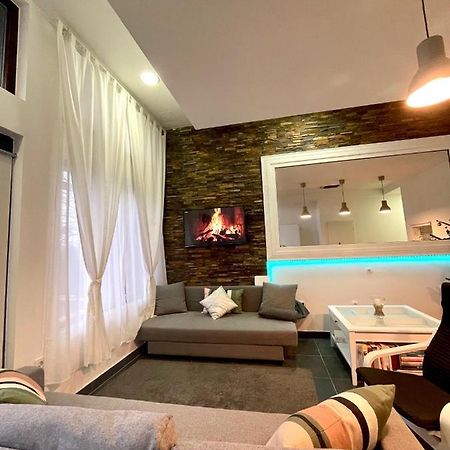Pepino, Holiday House With A Garden Villa Vrhnika Luaran gambar